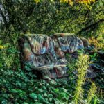 Waldsofa – gemütliches Möbelstück aus Naturmaterialien