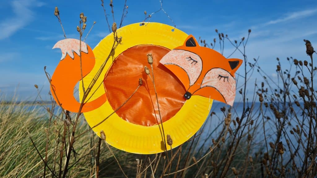 Fuchslaterne aus Papptellern